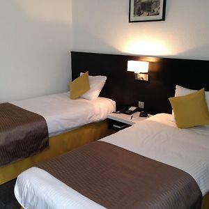 Zimmer mit zwei Einzelbetten